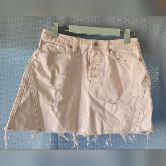 Free People We the Free White Denim Distressed Jean Mini Skirt button fly Sz 26 - Picture 2 of 9